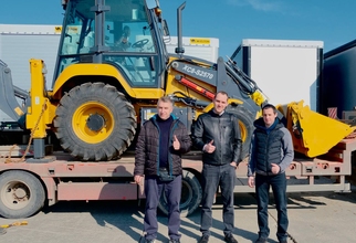 Отгрузка экскаватора-погрузчика XCMG XC8-S2570